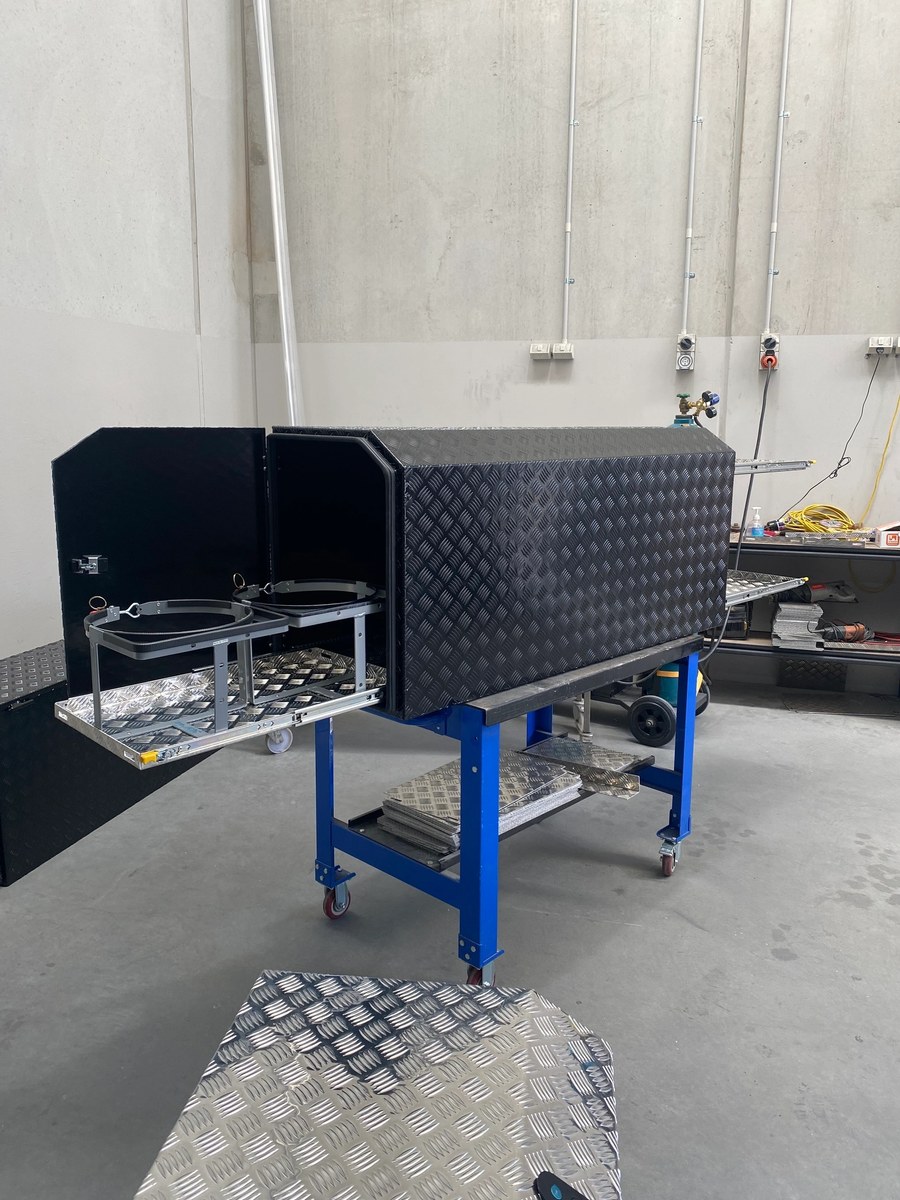TB-165 aluminium checker plate caravan toolbox — 1565 × 520 × 680mm
