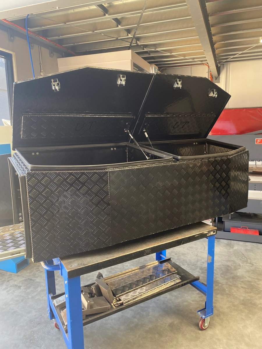 TB-185 aluminium checker plate caravan toolbox — 1850 × 650 × 600mm