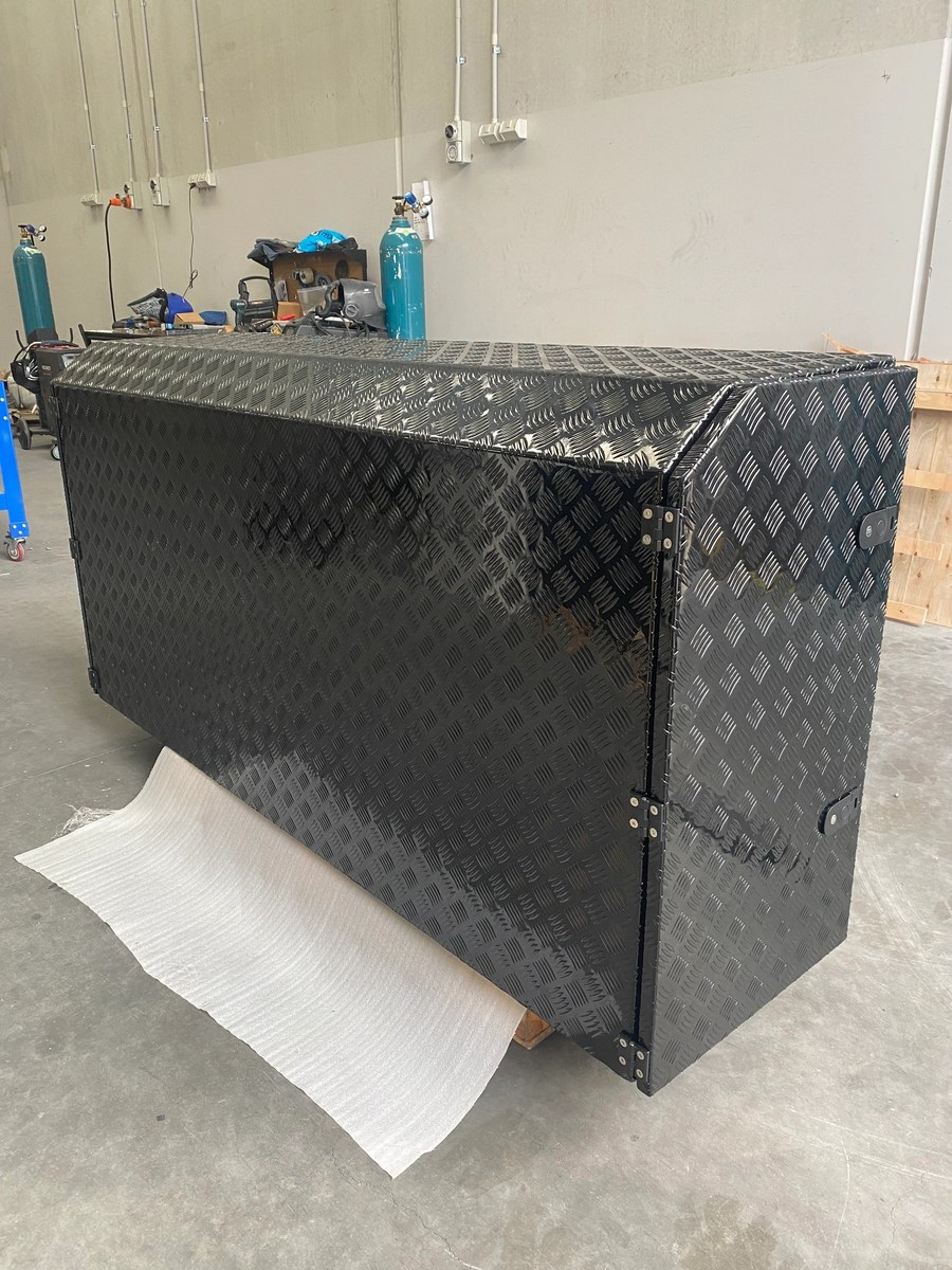 TB-199 aluminium checker plate caravan toolbox — 1900 × 540 × 950mm